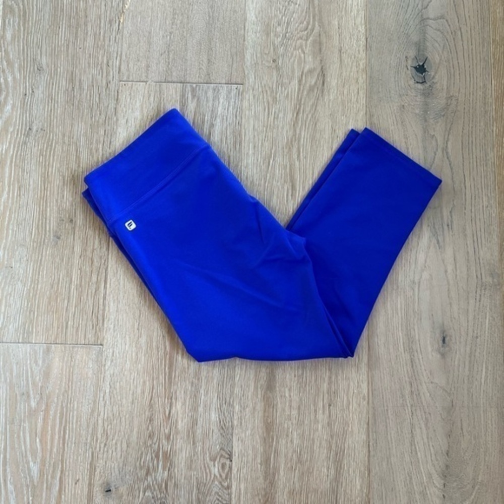 Fabletics Define MidRise Capri in Bright Purple Womens size Medium